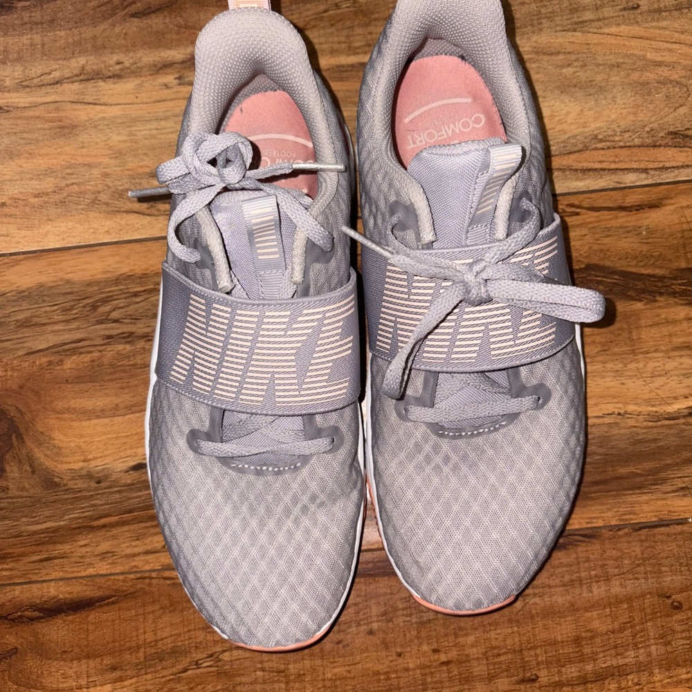 Nike Women's Gray Athletic Shoes